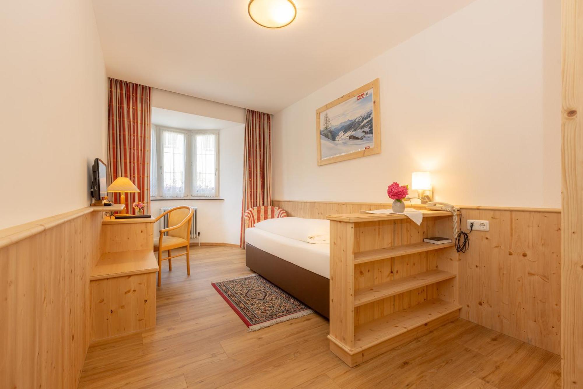 Hotel Krone Matrei am Brenner Eksteriør billede