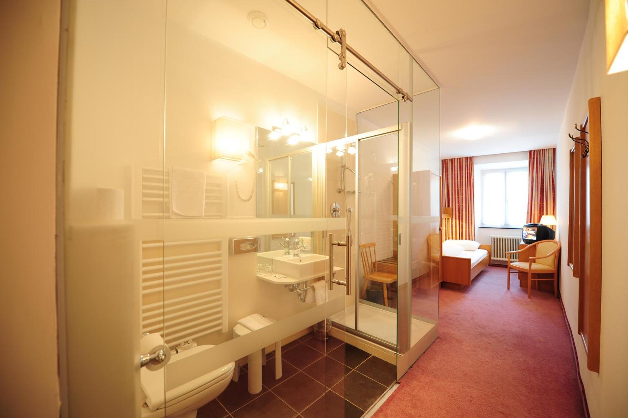 Hotel Krone Matrei am Brenner Eksteriør billede