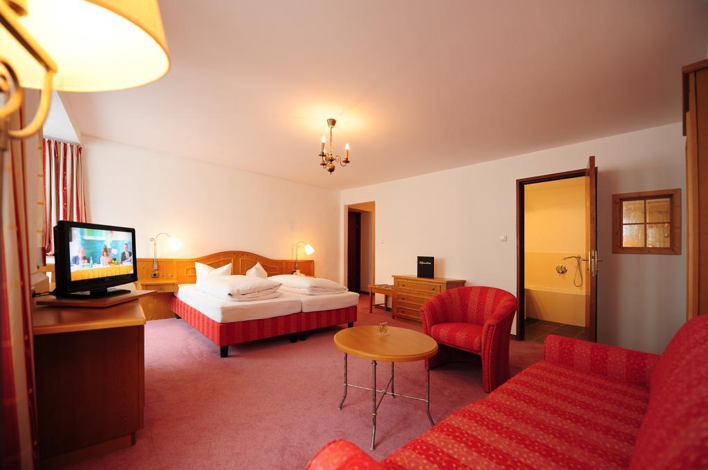 Hotel Krone Matrei am Brenner Eksteriør billede
