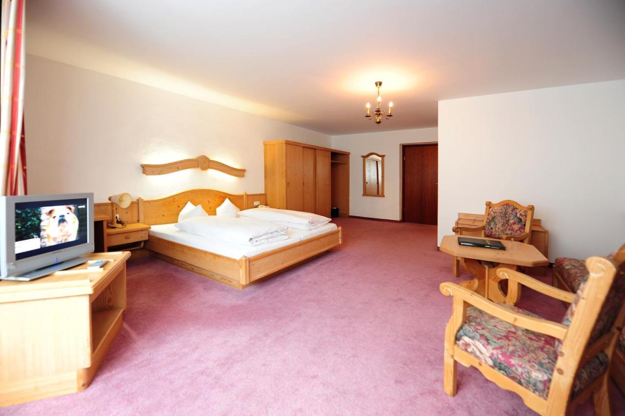 Hotel Krone Matrei am Brenner Eksteriør billede