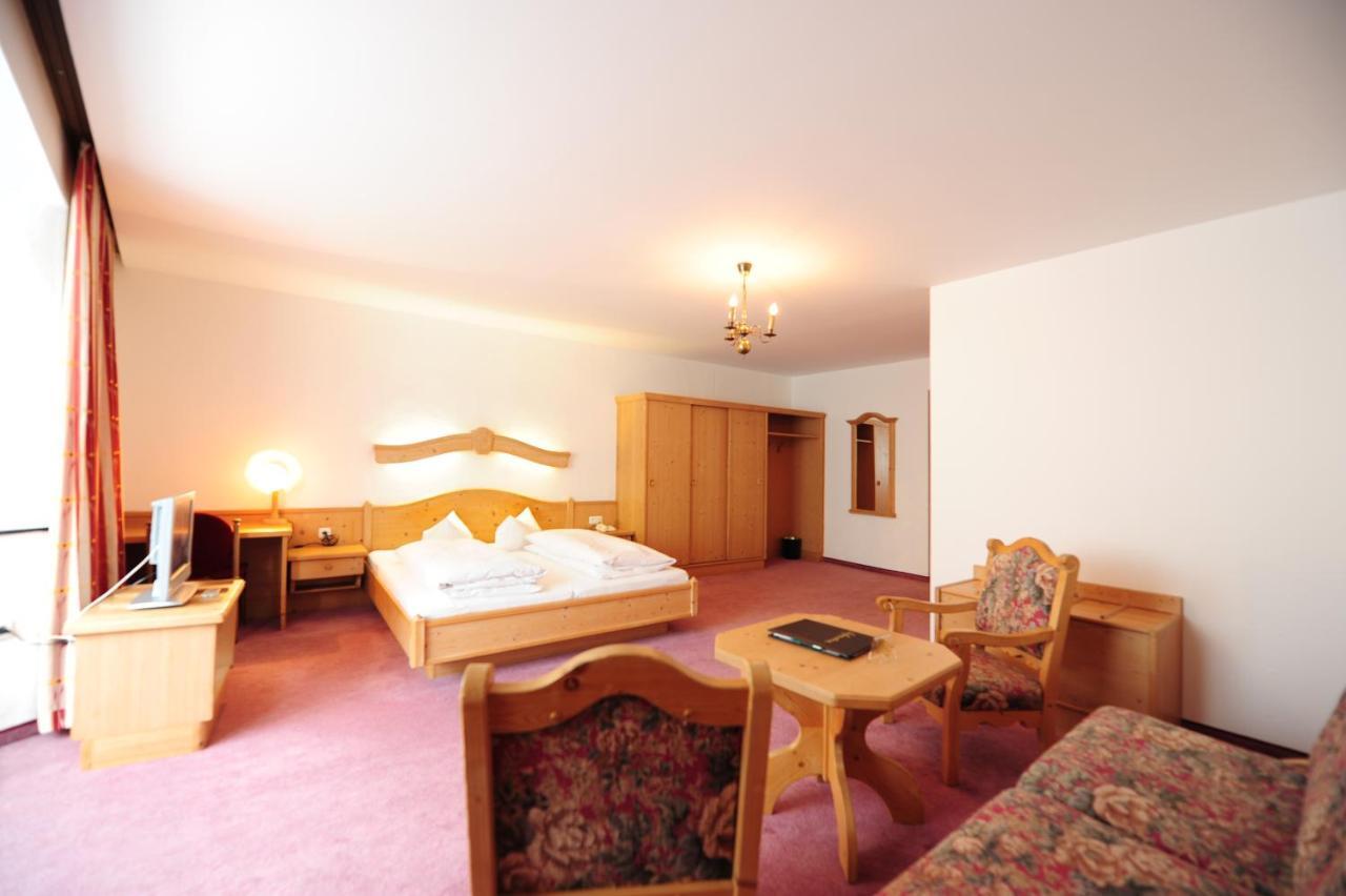 Hotel Krone Matrei am Brenner Eksteriør billede