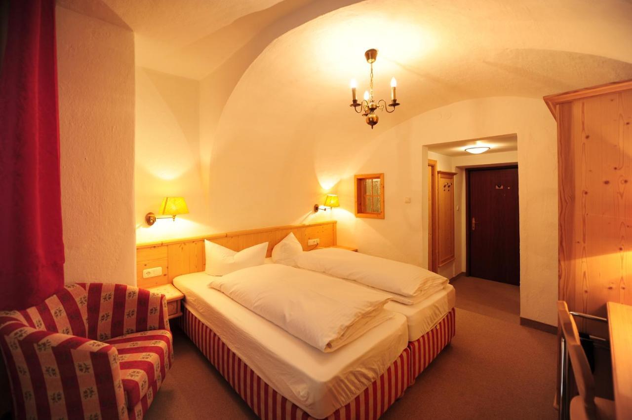 Hotel Krone Matrei am Brenner Eksteriør billede