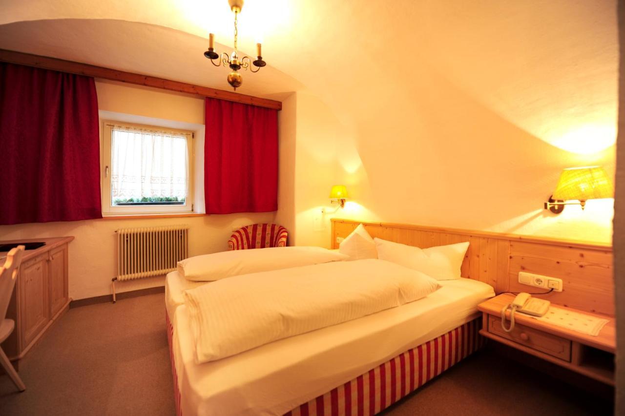 Hotel Krone Matrei am Brenner Eksteriør billede