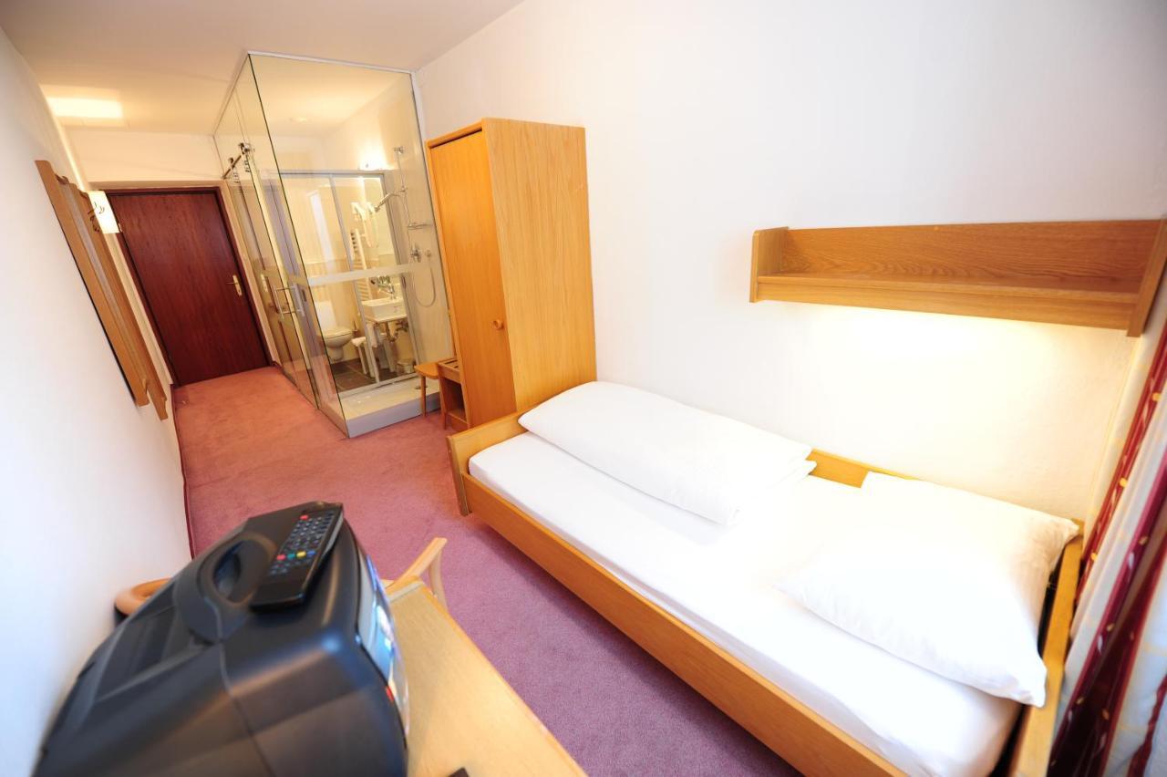 Hotel Krone Matrei am Brenner Eksteriør billede