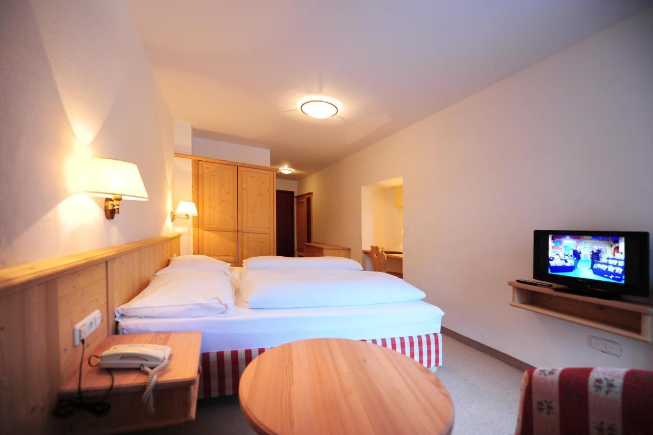 Hotel Krone Matrei am Brenner Eksteriør billede