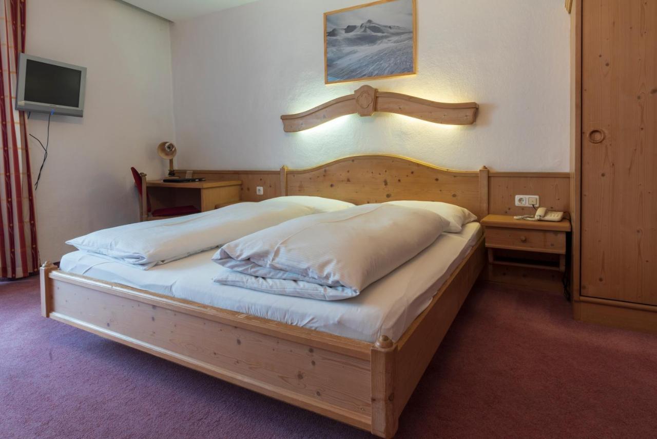 Hotel Krone Matrei am Brenner Eksteriør billede